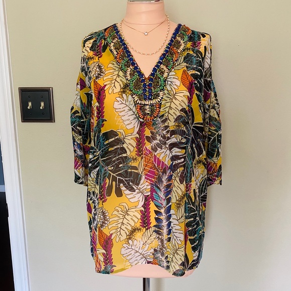 Melissa Paige Tops - Tropical print beaded  top 💛🧡☀️😍✨